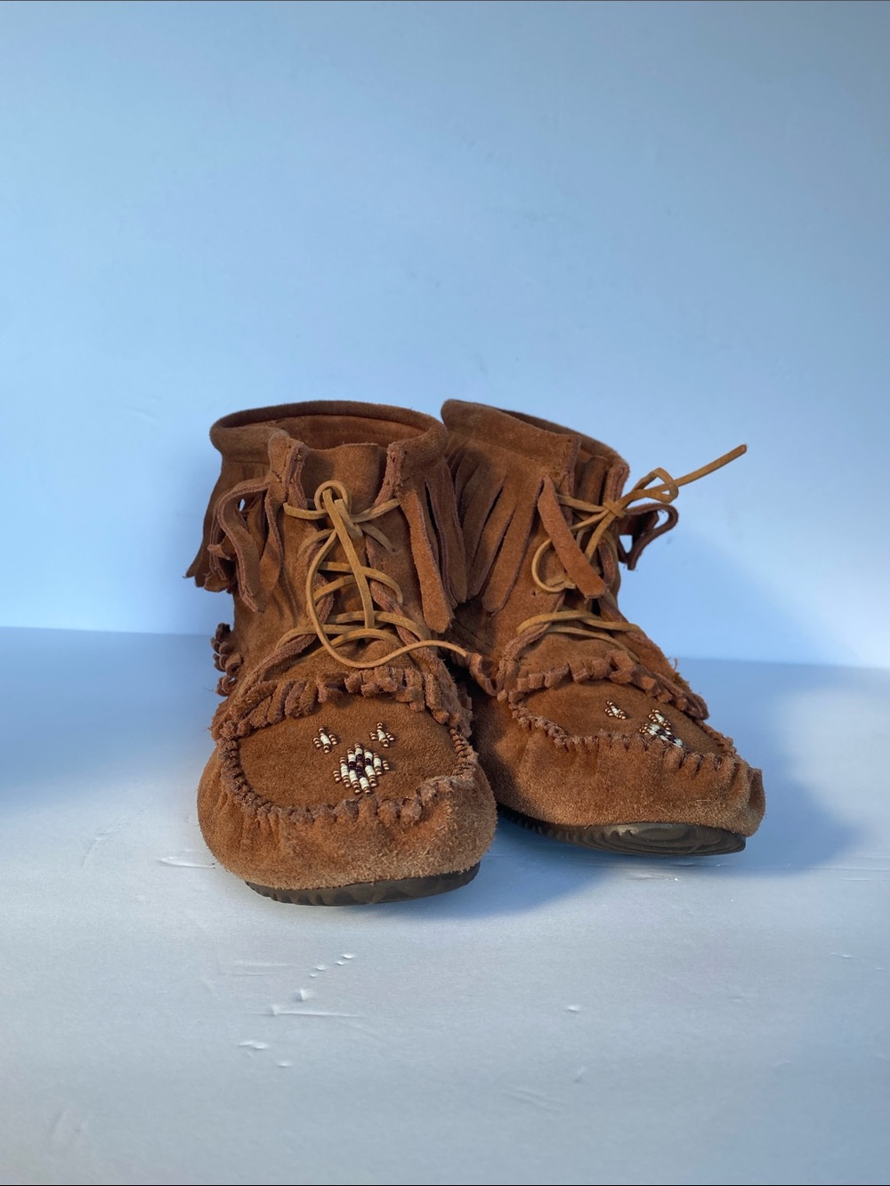 Manitobah Mulkus Harvester Suede Beaded Moccasins Vibram Sole Size 8